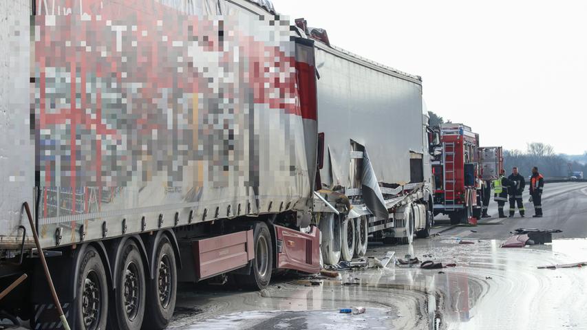Nach Lkw-Unfall bei Höchstadt: 18.000 Liter Klebstoff legen A3 lahm