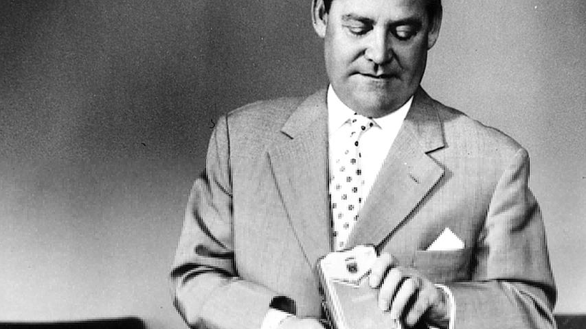 Der am 7. Mai 1908 in Nürnberg geborene Unternehmer Max Grundig zählt zu den großen deutschen Wirtschaftspionieren nach dem Zweiten Weltkrieg. Sein Elektronik-Unternehmen wurde zum größten europäischen Radiohersteller und prägte maßgeblich die Radio- und Fernsehgeschichte der Bundesrepublik. Ab 1951 folgten Tonband und Fernsehgeräte. 1984 übernahm der niederländische Elektronik-Konzern Philips die unternehmerische Leitung, Max Grundig widmete sich jedoch bis zu seinem Tod am 8. Dezember 1989 der Max-Grundig-Stiftung.