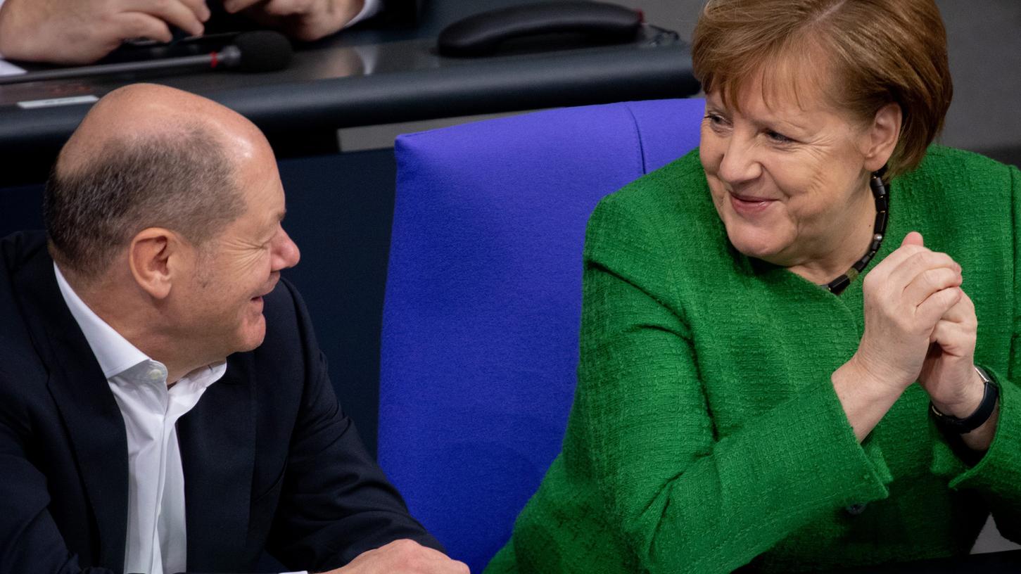 Haben gut lachen: Finanzminister Olaf Scholz und Bundeskanzlerin Angela Merkel.