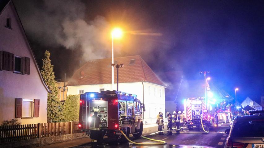 Dächer in Flammen: Feuerwehr musste in Wernsdorf löschen