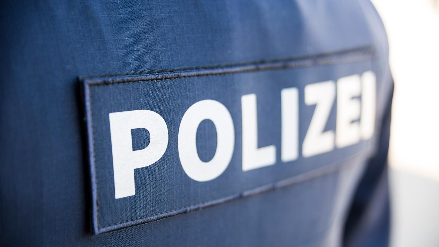 Am Bahnhaltepunkt Alte Veste in Fürth ertappte die Polizei die beiden Täter auf frischer Tat.