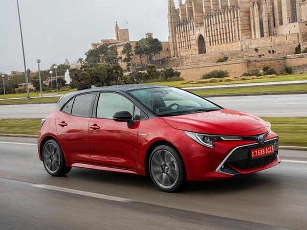 Toyota Corolla Fünftürer: Wer Hybridantrieb wünscht, muss mindestens das zweite Ausstattungslevel erwählen. Toyota Corolla Fünftürer: Wer Hybridantrieb wünscht, muss mindestens das zweite Ausstattungslevel erwählen.