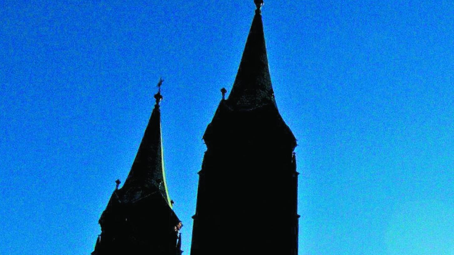Sonnenuntergang hinter dem Bamberger Dom. Auch im Erzbistum Bamberg, zu dem zwei Drittel der katholischen Gemeinden in Nürnberg gehören, ist über Jahre hinweg sexueller Missbrauch durch Geistliche möglich gewesen.