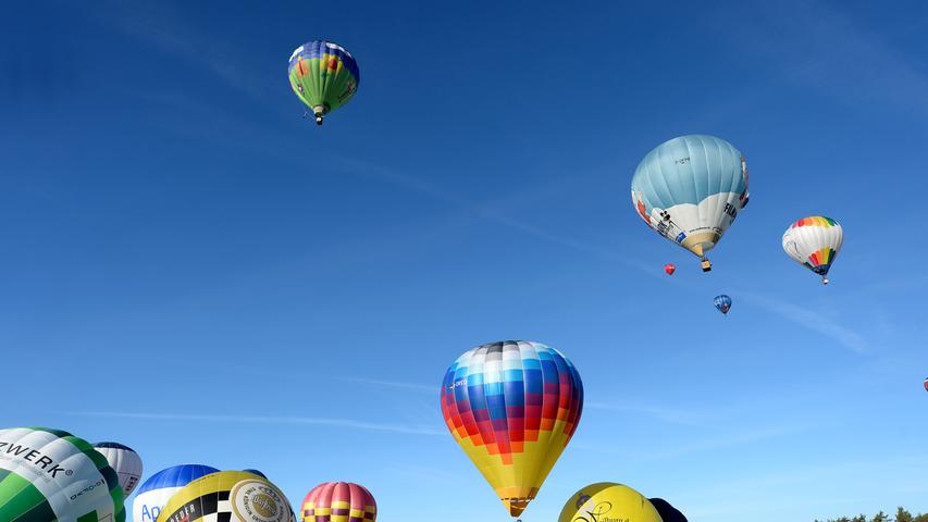 Frankenballoncup am Sonntag: Bunte Luftschiffe in Franken unterwegs