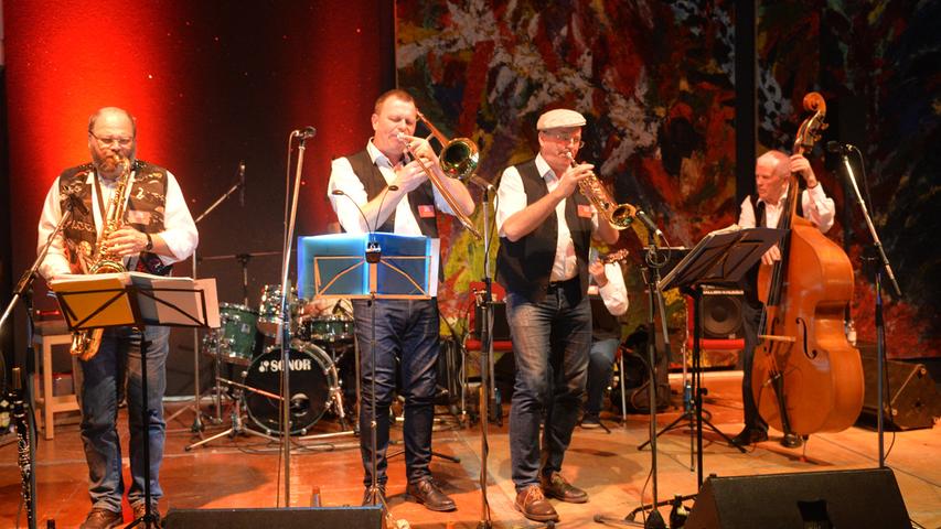 Charme, Glamour, Swing: 2000 Gäste beim Jazzbandball in Erlangen
