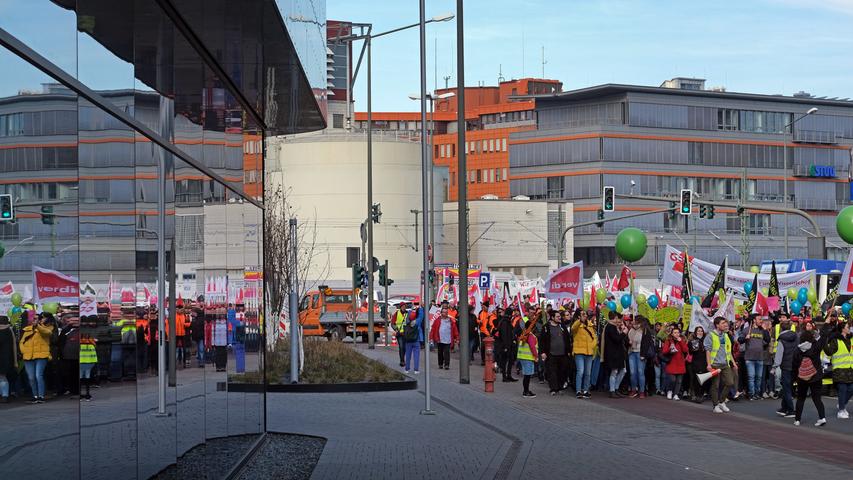 Erlangen: 2000 Beschäftigte im öffentlichen Dienst fordern mehr Lohn 