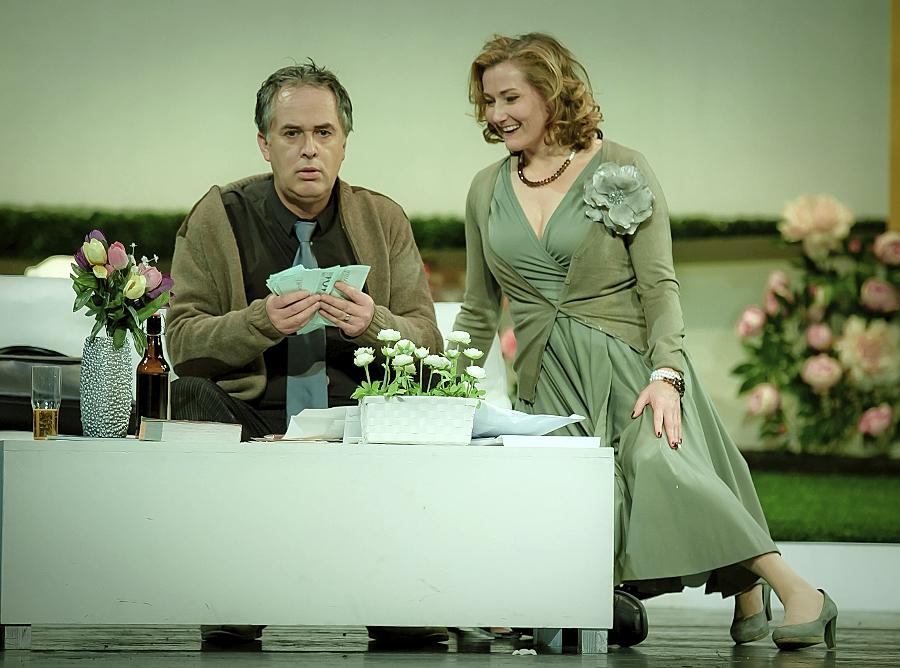 Edward Albees Komödie „Alles im Garten“ in Fürth Nordbayern