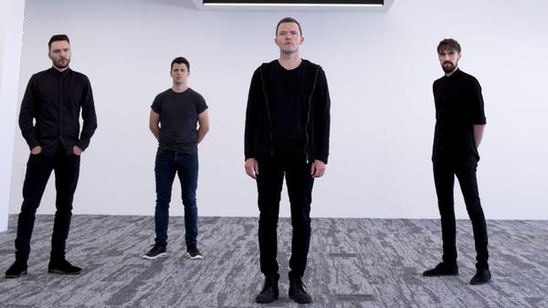 Die Musiker von The Slow Readers Club aus Manchester präsentieren ausdruckstarke, stimmungsgeladene Musik, die vor allem eines ist: tanzbar.
