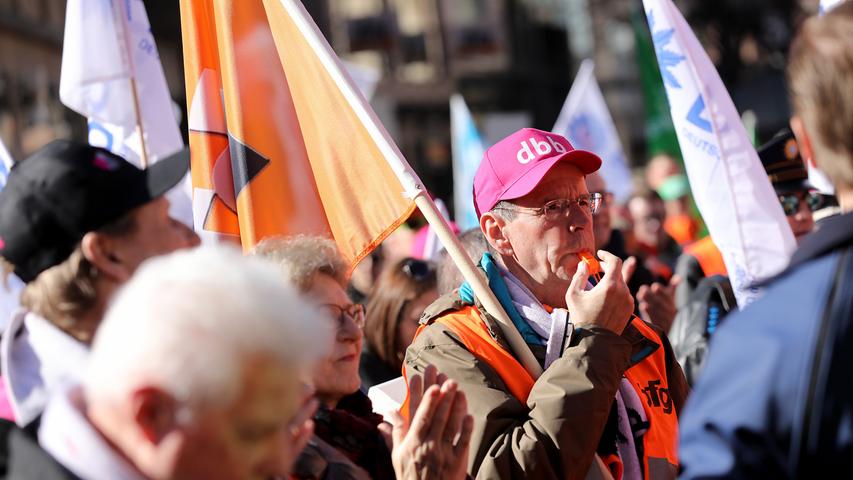 Streik für mehr Lohn: 1700 Beschäftigte streikten in Nürnberg