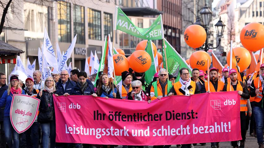 Streik für mehr Lohn: 1700 Beschäftigte streikten in Nürnberg