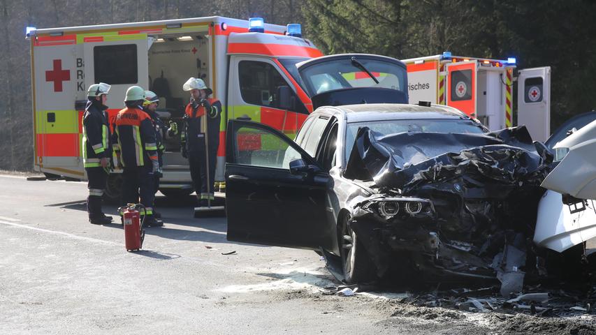 Drei Verletzte nach Kollision: Schwerer Unfall im Landkreis Hof