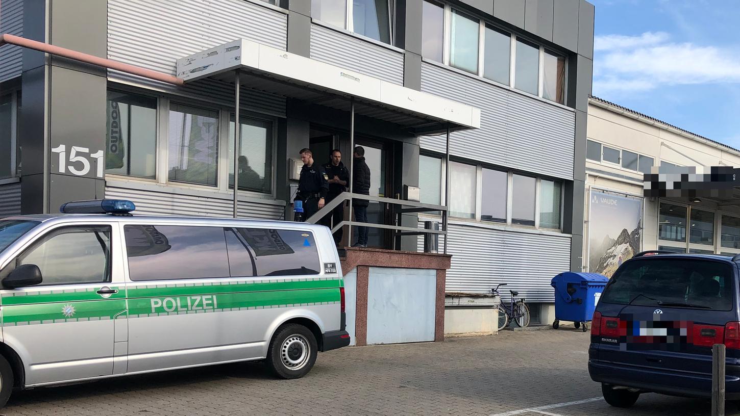 Bei einer Schlägerei in Nürnberg wurde ein 38-Jähriger lebensgefährlich verletzt. Bei einer Schlägerei in Nürnberg wurde ein 38-Jähriger lebensgefährlich verletzt.