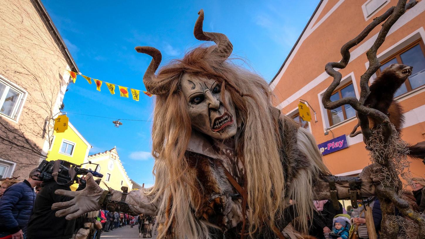 Trotz einiger Raufereien ging der Chinesenfasching am Donnerstag in Dietfurt ohne größere Ausuferungen vonstatten.