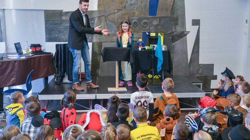 Cooler Auftritt: Grundschule Hilpoltstein feiert den Fasching