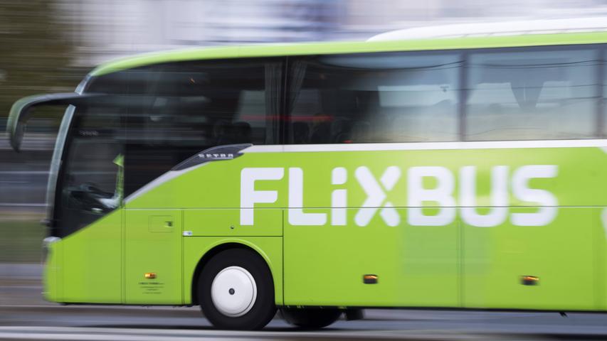 Flixbus besitzt selbst keine Busse, sondern kümmert sich um die Vermittlung der Fahrten, Marketing, Vertrieb, Netzplanung und Betriebssteuerung.