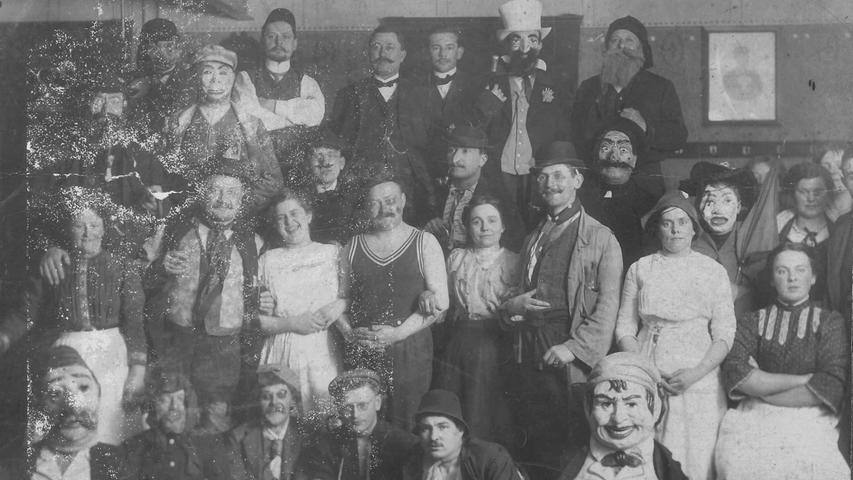 Faschingsdienstag 1914: der Gesangverein Liederkranz hatte zum Ball in den Gasthof "Zur Post" in Gunzenhausen eingeladen.