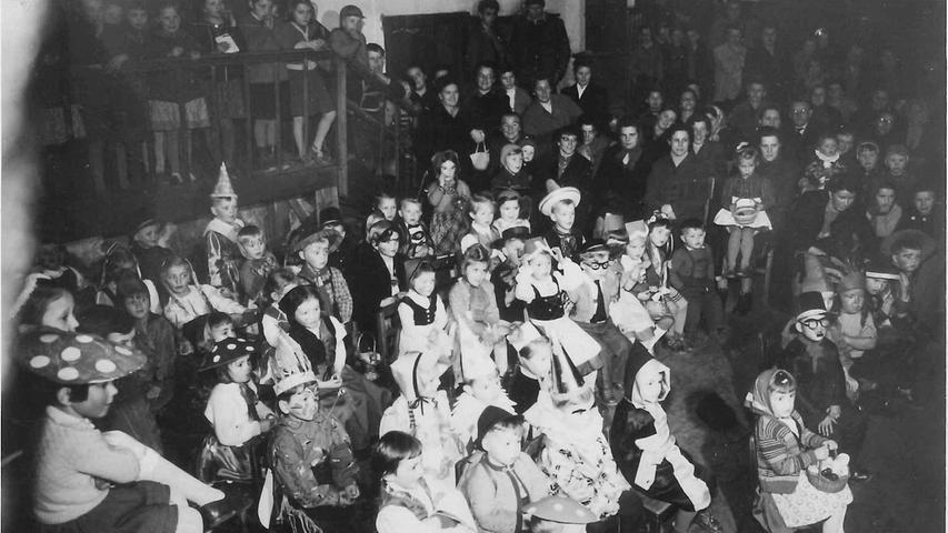 Spaß für die Kleinen: In den 1960er Jahren wurde im Gasthof "Fränkischer Hof" in Gunzenhausen ein rauschender Kinderfasching gefeiert.