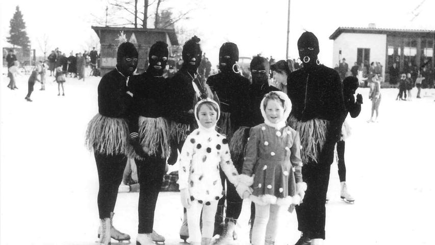 Ein Muss für viele Karnevalsfreunde: Eisfasching auf dem Bärenwirtsweiher, hier eine Aufnahme aus dem Jahr 1958.