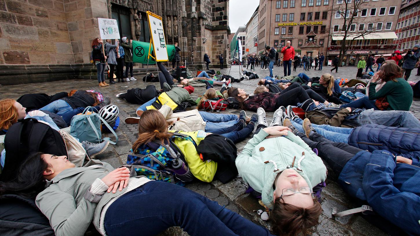 Künftig wollen Nürnbergs Schülerinnen und Schüler am jeweils ersten Freitag des neuen Monats für besseren Klimaschutz streiken.