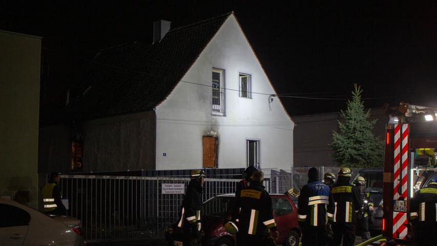 Wohnhausbrand in Sandreuth: Frau und Kinder tot geborgen