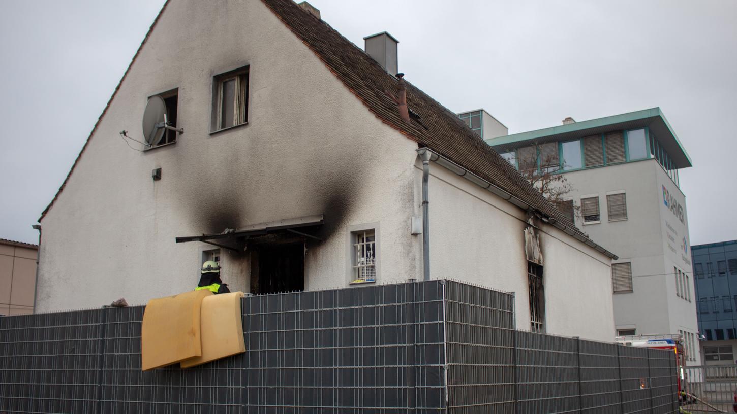 Bei einem Brand im Nürnberger Stadtteil Sandreuth starben in der Nacht zum Sonntag eine Mutter und ihre vier Kinder.