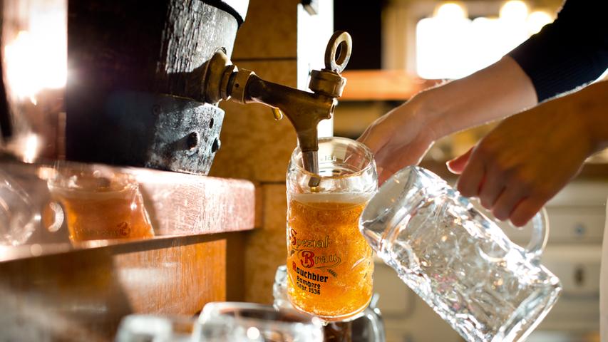 Im Steigerwald warten ebenfalls viele regionale Spezialitäten auf die Liebhaber charakterstarker Biere. Der Bierrundweg bei Lisberg etwa bietet sich hier einen schönen Tagesausflug an, bei dem man nicht nur süffigen Gerstensaft genießen, sondern auch etwas Kultur tanken kann. So kann nach Voranmeldung die Burg Lisberg besichtigt werden, und am Friedleinsbrunnen soll bereits eine Freundin Goethes gesessen haben.