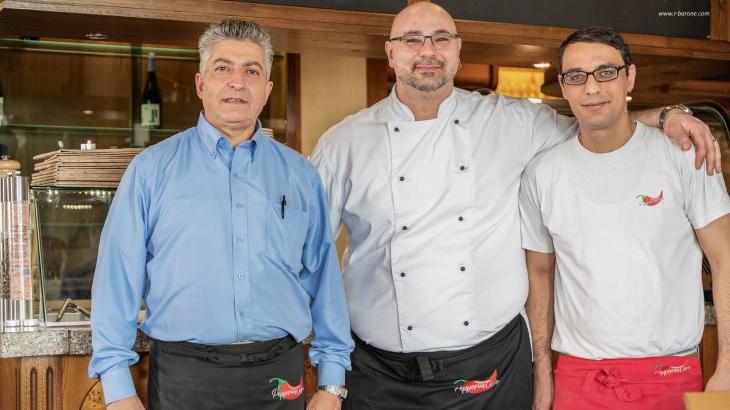"PepperonCiro"-Chef Antonio Giglio (l.). Der gelernte Koch und Gastronom aus Neapel lebt mit seiner Familie seit rund 15 Jahren in Nürnberg.