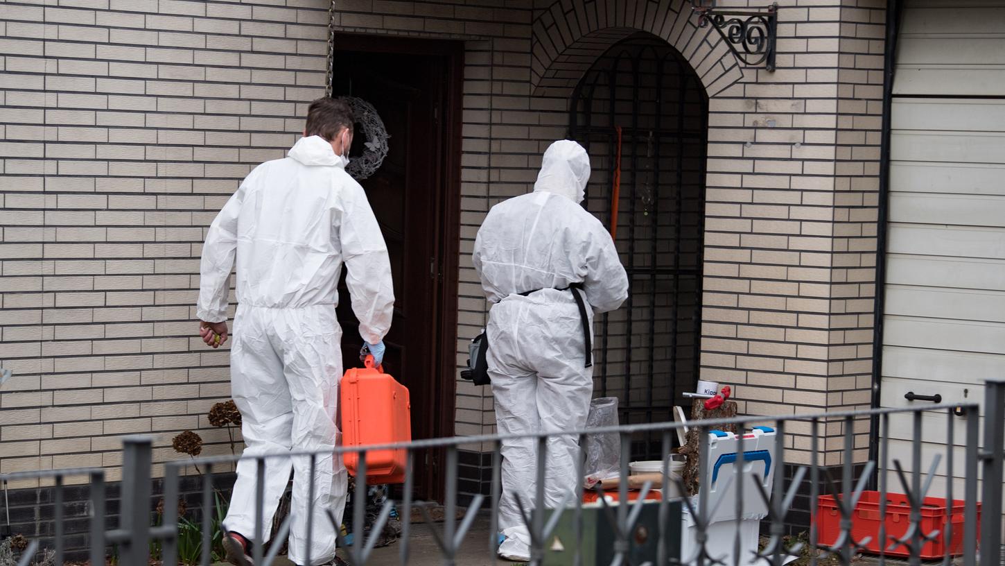 Ende vergangener Woche untersuchten Kriminaltechniker der Berliner Polizei das Haus der Schwester der verschwundenen 15-jährigen Rebecca.
