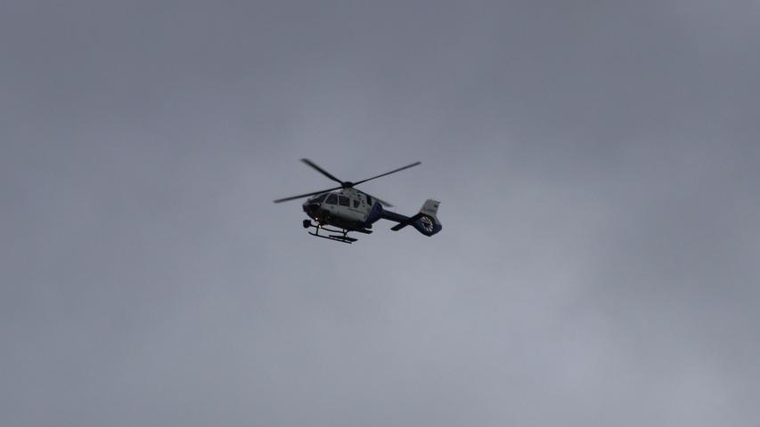 Im Laufe des Tages hofft die Polizei, eine Täterbeschreibung veröffentlichen zu können. Im Laufe des Tages hofft die Polizei, eine Täterbeschreibung veröffentlichen zu können.