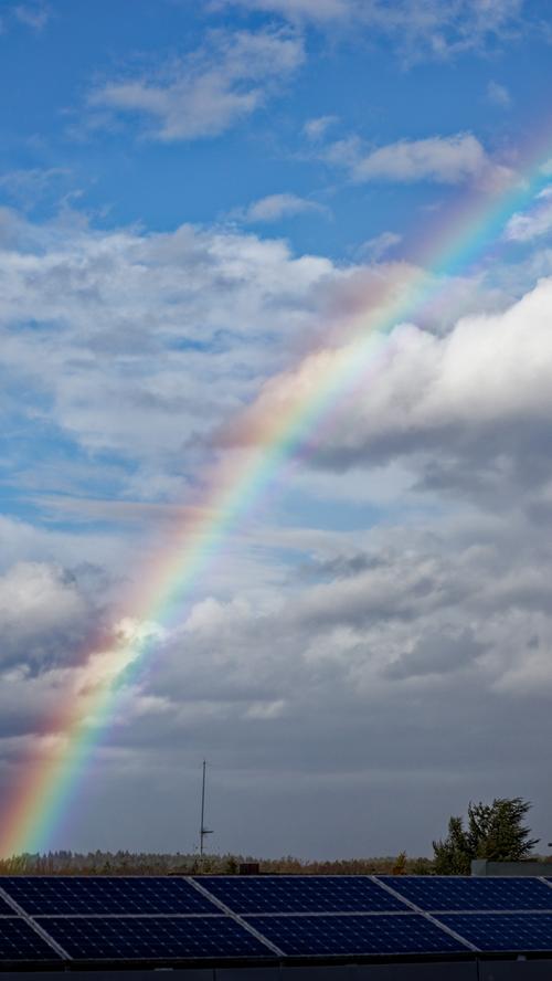Sturm, Sonne und Regen sorgten für ein farbiges Schauspiel: Ein Regenbogen über Tennenlohe