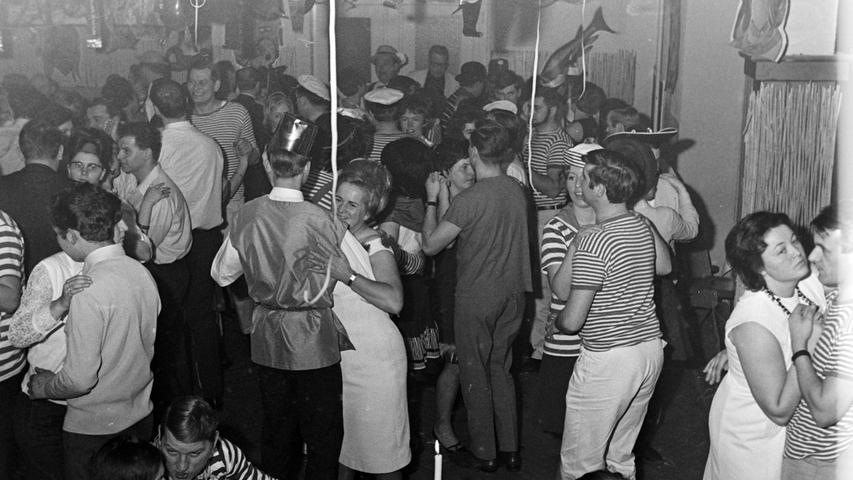 Jung und alt feierten vor gut 50 Jahren im Raum Pegnitz ausgelassen den Faschingsausklang