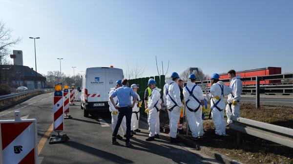 Die Besucher von der Deutschen Vereinigung für Wasser, Abwasser und Abfall (DWA) durften durch einen Schacht einsteigen.
