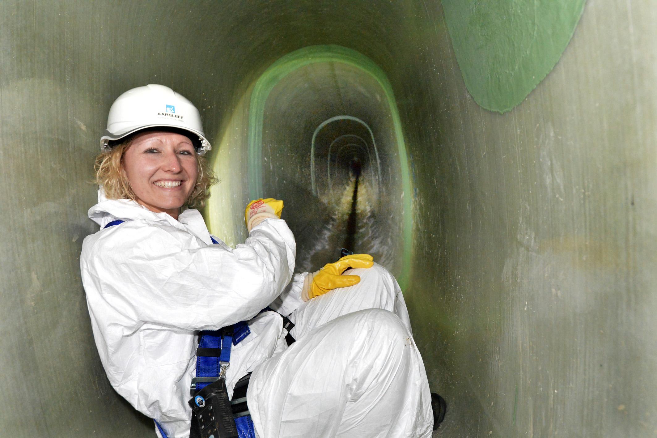Bauleiterin Clarissa Schneider erläuterte ihnen die Technik.