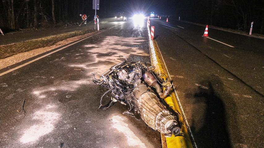 Unfall mit Mercedes: 25-jähriger Betrunkener flüchtet mit Taxi 