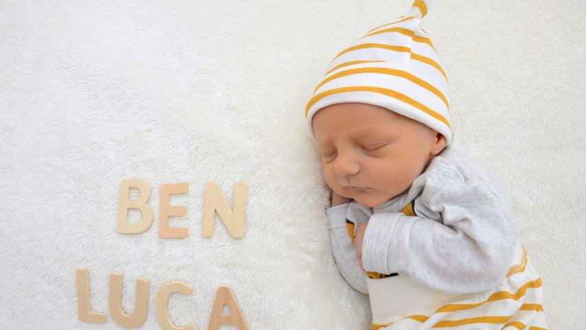 Ganz ruhig schläft der kleine Ben Luca, der am 3. März das Licht der Welt erblickte. In der Klinik Hallerwiese wurde er mit 2880 Gramm gewogen und war 51 Zentimeter groß.