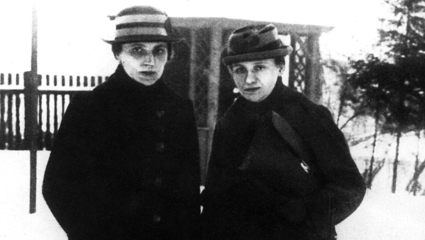 Marie Juchacz (links) mit ihrer Schwester Elisabeth Kirschmann-Roehl.