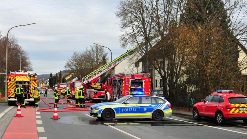 Spitzbodenbrand in Forchheim legt den Verkehr lahm