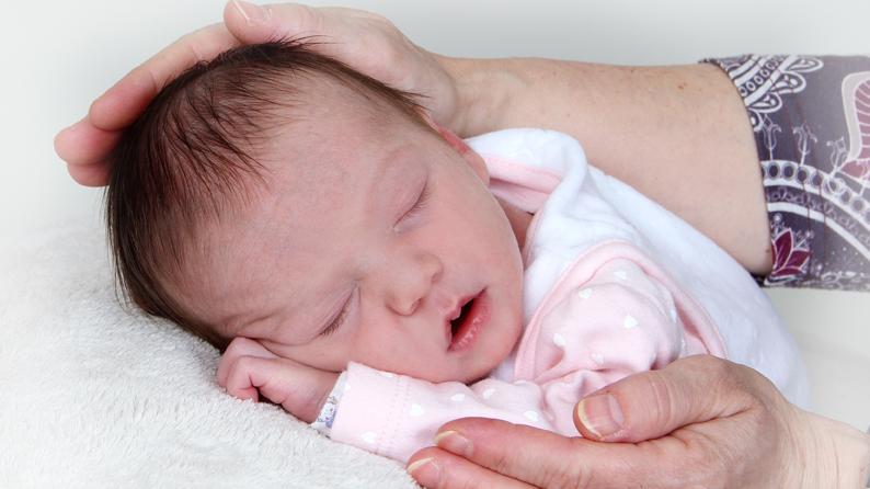 Die kleine Amelie ist am 23. Februar im St. Theresien-Krankenhaus zur Welt gekommen. Sie wog bei ihrer Geburt 2850 Gramm und war stolze 49 Zentimeter groß.