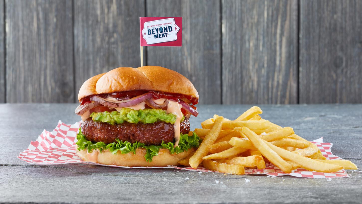 Hält der "Beyond Meat Burger" das, was er verspricht? Ab diesem Mittwoch dürfen die Fans das selbst testen. Lidl hat ihn in den Verkauf gebracht.