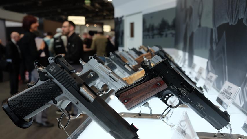 Die IWA in Nürnberg: Zwischen Jagdgewehren und Pistolen