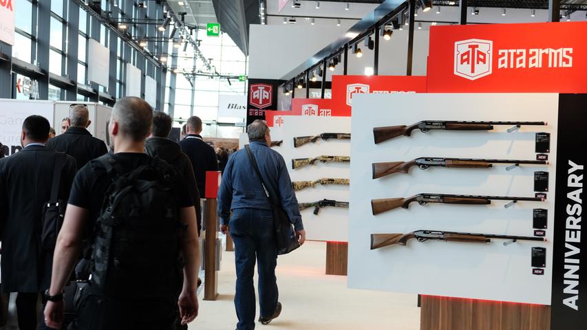 Die IWA in Nürnberg: Zwischen Jagdgewehren und Pistolen