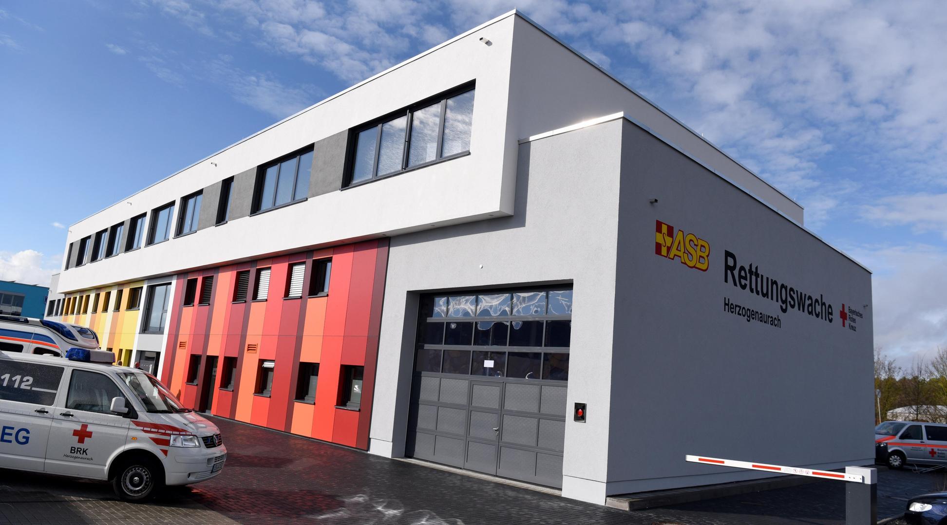 Modellhaft: BRK und ASB bauten zusammen ein Haus ...