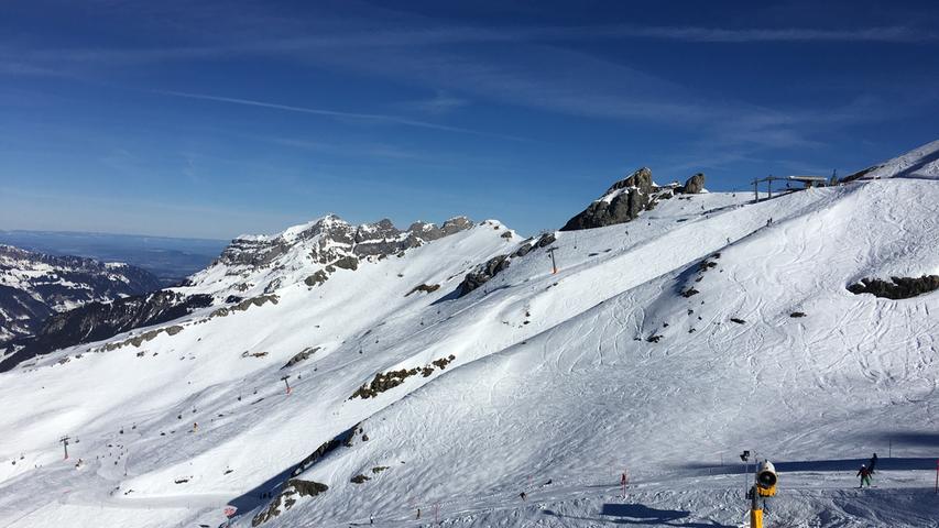 Es gibt Skigebiete, die größer sind. Es gibt auch Skigebiete, die von Nordbayern aus deutlich näher liegen. Und es gibt Skigebiete, die preiswerter sind. Und doch ist Skifahren in Engelberg-Titlis allen Aufwand wert. Wenige Lifte erschließen am Titlis vielfältigste Abfahrtsmöglichkeiten.