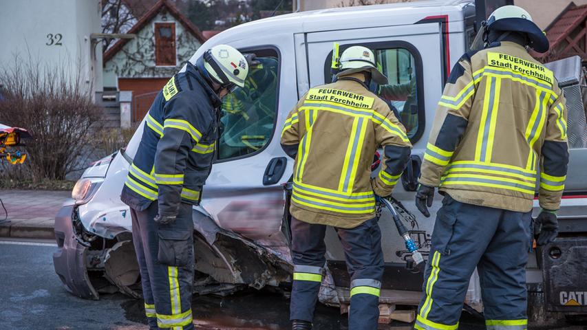 Frontalzusammenstoß in Forchheim: Zwei Verletzte