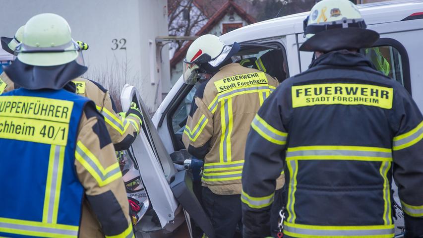 Frontalzusammenstoß in Forchheim: Zwei Verletzte