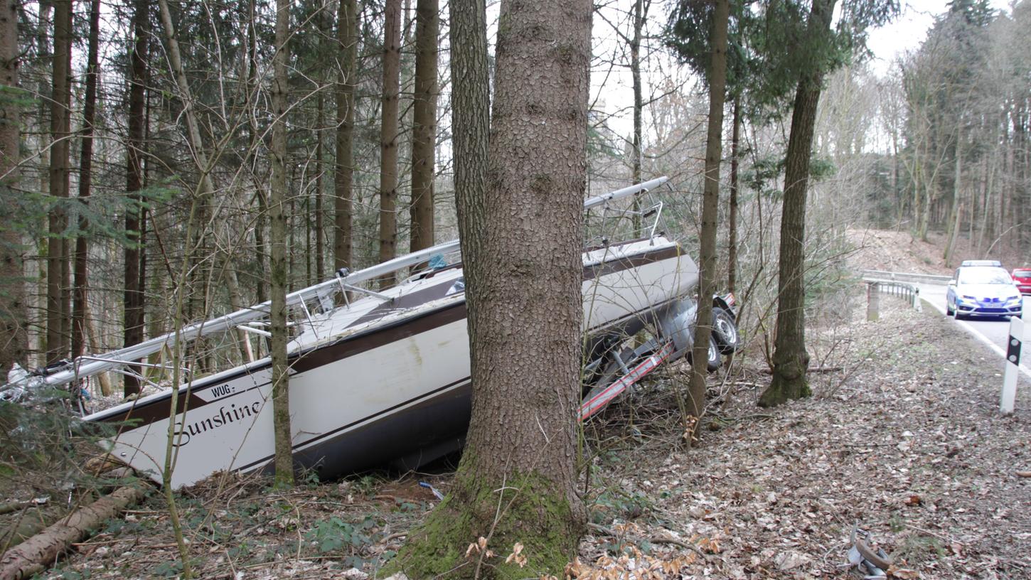 Warum lag da plötzlich ein Boot im Wald bei Geyern?