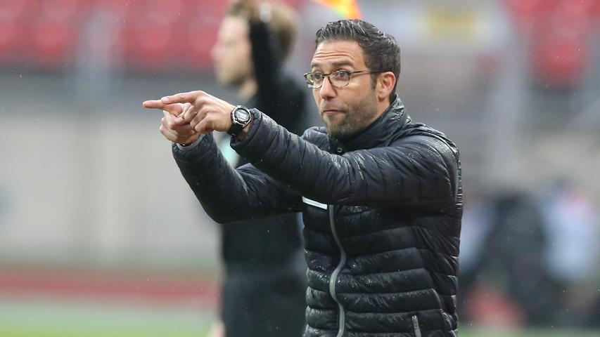 Er war die linke Hand von Michael Köllner und sollte nun den Club vor dem Abstieg bewahren. Achtungserfolge gegen Dortmund (0:0) und Bayern (1:1) darf sich der 40-jährige Rheinländer ans Revers heften. Genauso wie den Bundesliga-Abstieg mit gerade einmal 19 Punkten. Ein Negativrekord für den Club. Er war die linke Hand von Michael Köllner und sollte nun den Club vor dem Abstieg bewahren. Achtungserfolge gegen Dortmund (0:0) und Bayern (1:1) darf sich der 40-jährige Rheinländer ans Revers heften. Genauso wie den Bundesliga-Abstieg mit gerade einmal 19 Punkten. Ein Negativrekord für den Club.