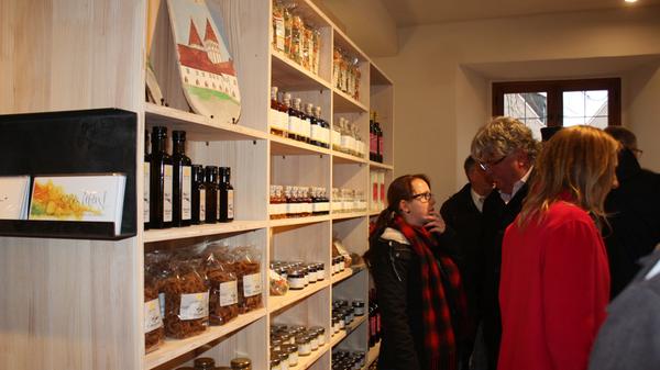 Dichtes Gedränge herrschte bei der Eröffnung des Heidenheimer Klosters im Klosterladen.