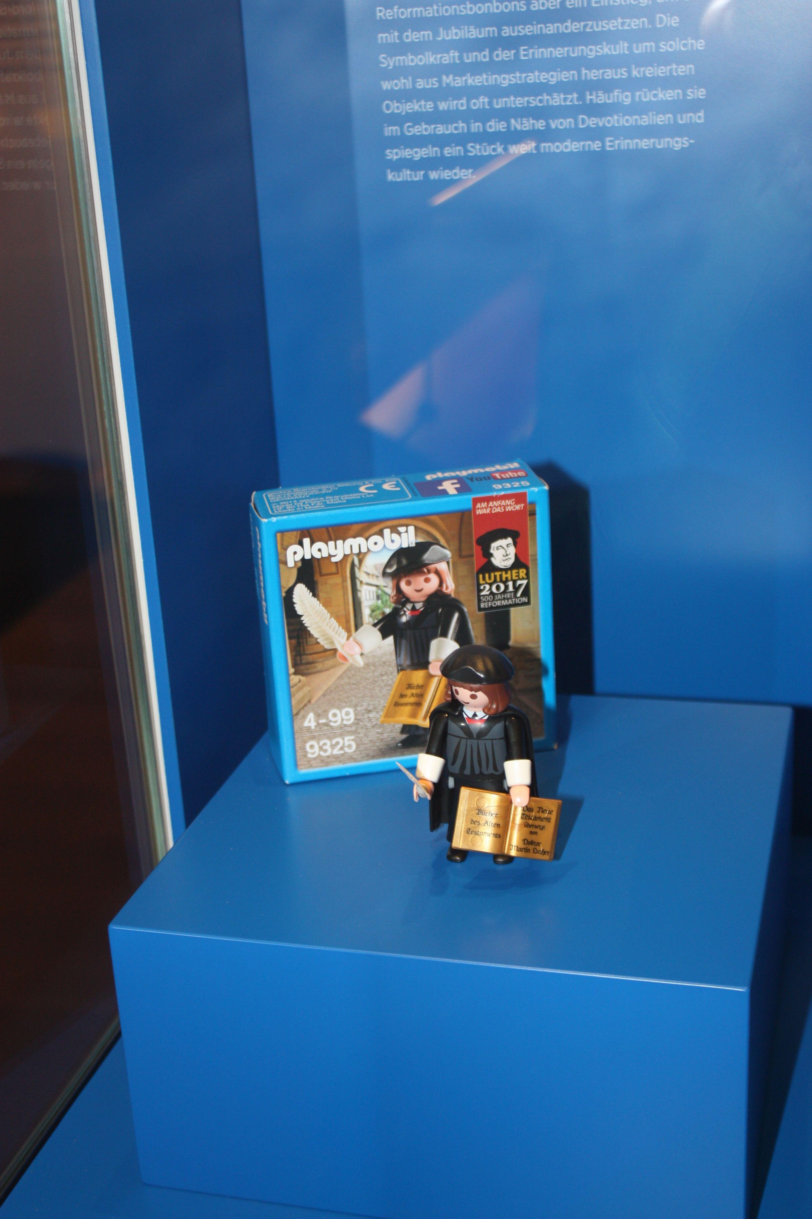 Martin Luther als Playmobilfigur - auch das findet sich in der Ausstellung von Kloster Heidenheim.