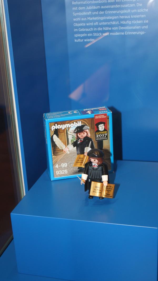 Martin Luther als Playmobilfigur - auch das findet sich in der Ausstellung von Kloster Heidenheim.